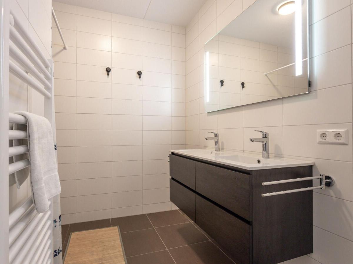 Modern With Harbour View In Appartement Kamperland